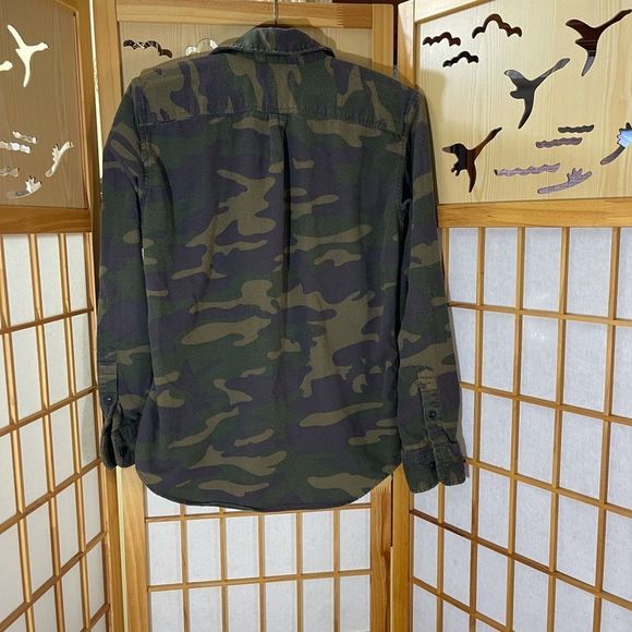 Gap standard fit camouflage button down shirt - Picture 6 of 6